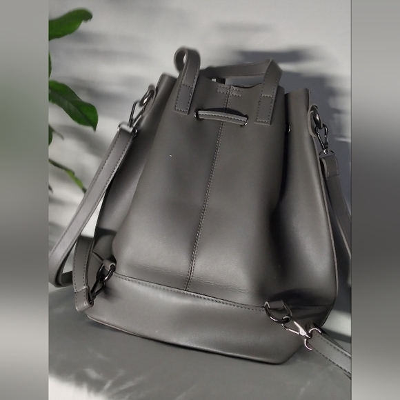 Backpack - Picture 3 of 8